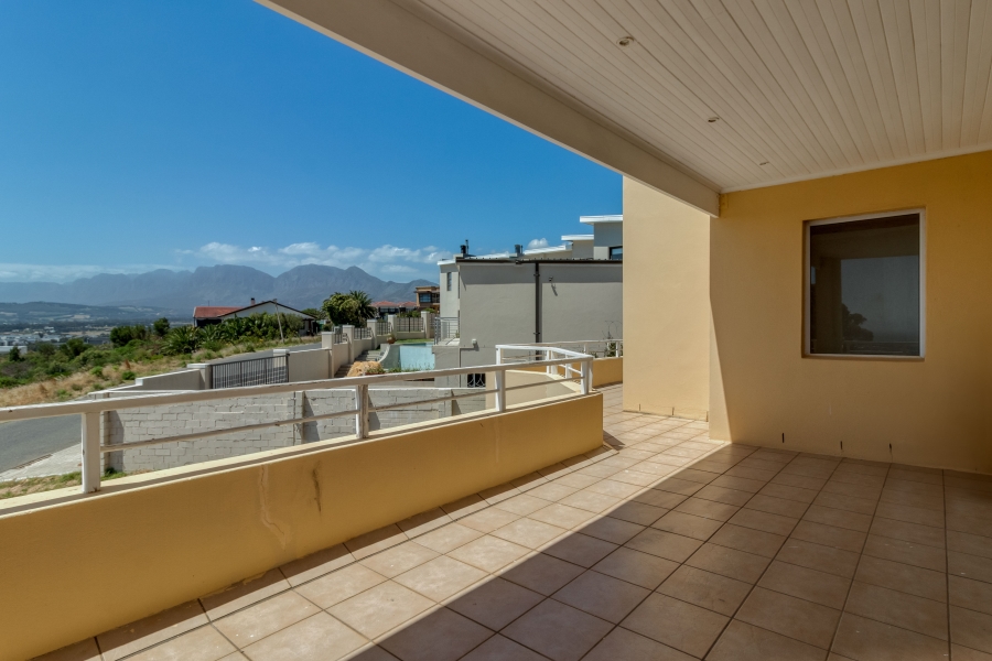 4 Bedroom Property for Sale in Mountainside Western Cape